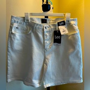 White Lee shorts. 🩳